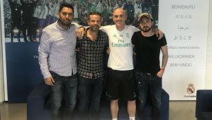 Rafael Puente del Río, junto al auxiliar de Zidane en el Bernabéu