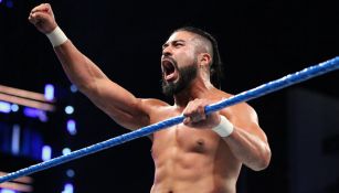 Andrade 'Cien' Almas durante su debut en SmackDown