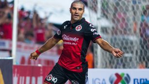 Malcorra festeja un gol con Xolos