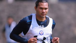 Carlos Peña, en un entrenamiento con Cruz Azul