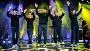 Los jugadores de King-Zone DragonX, previo a enfrentar a Flash Wolves