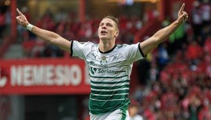 Julio Furch celebra un gol con Santos en la Final del C2018