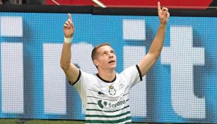 Julio Furch celebra un gol con Santos en la Final del C2018