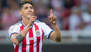 Pulido celebra un gol con Chivas