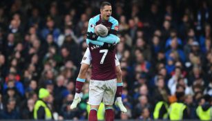 Chicharito festeja gol con el West Ham