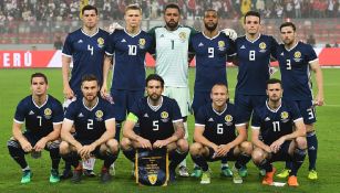 La selección de Escocia posa para la foto, previo al juego vs Perú
