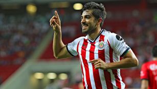 Pizarro celebra un gol con Chivas