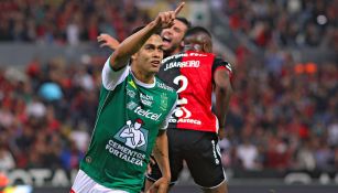 Rifle Andrade, celebrando un gol contra Atlas