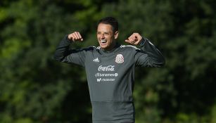 Chicharito en un entrenamiento de México 