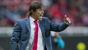 Matías Almeyda lanza un grito en un juego de Chivas