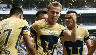 Abraham González, en festejo en el juego entre Pumas y Rayados