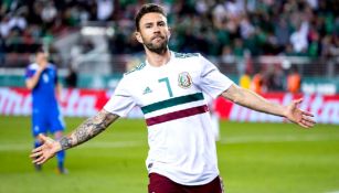 Miguel Layún festeja gol frente a Islandia en amistoso