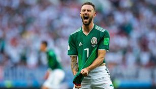 Layún festeja en el juego de Alemania contra México en Rusia 2018