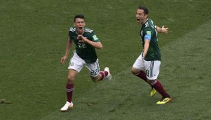 Chucky Lozano y Andrés Guardado en festejo tras gol ante Alemania