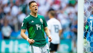 Chicharito grita tras una ocasión desperdiciada de México