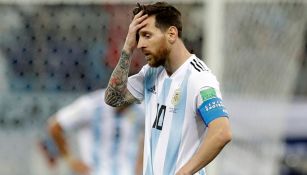 Messi se lamenta durante el partido contra Croacia