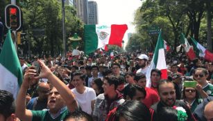 Mexicanos festejan en el Ángel de la Independencia