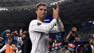 Cristiano Ronaldo aplaude tras un juego del Real Madrid