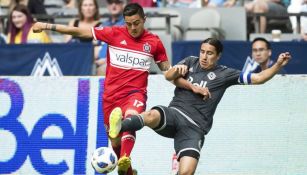 Efraín Juárez durante el partido contra Chicago Fire