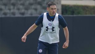 Pablo Aguilar en un entrenamiento de Cruz Azul