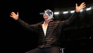 Atlantis posa en el ring de la Arena México