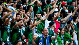 Afición mexicana alienta al Tri durante el duelo vs Alemania