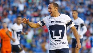 Marcelo Díaz celebra un gol con Pumas durante el Apertura 2018