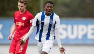 Joao Maleck festeja un gol con Porto B