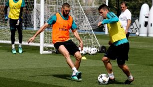 Kovacic conduce el balón en el entrenamiento del Real Madrid
