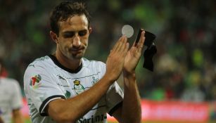 Carlos Izquierdoz se lamenta en un juego con Santos Laguna