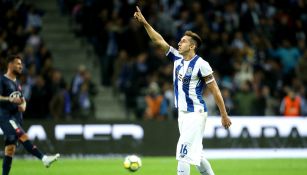 Héctor Herrera festeja gol con el Porto