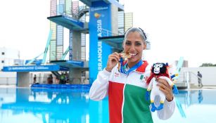 Nuria Diosdado presume una de sus medallas de oro 