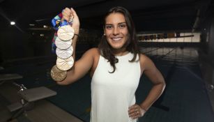 Fernanda González posa para RÉCORD con sus medallas de JCC