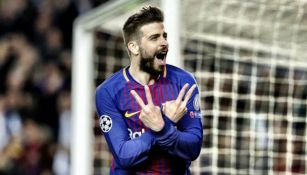 Piqué festeja gol en el Barcelona