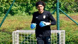 Ochoa, durante un entrenamiento con el Standard 