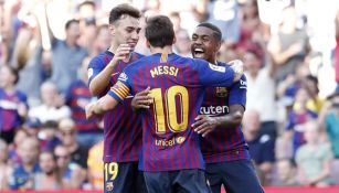 Festejo de jugadores del Barcelona tras el gol de Messi
