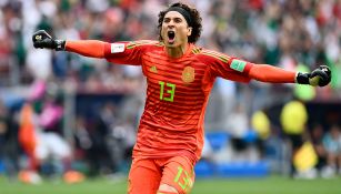 Guillermo Ochoa celebra gol de México en Rusia 2018