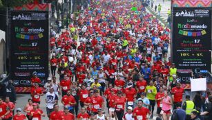 Miles de atletas corren el Maratón de la Ciudad de México 