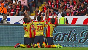 Jugadores Morelia celebran el gol del triunfo