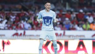 Alfredo Saldívar  celebrando una anotación de Pumas