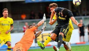 Sorrentino y CR7 en el partido Chievo vs Juventus 