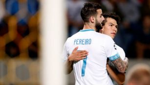 Lozano abraza a Pereiro tras marcar frente al BATE Borisov