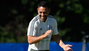 Fabián ríe, durante un entrenamiento con el Tri