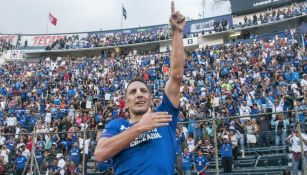 Chaco Giménez festeja gol con Cruz Azul