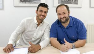 Alanís tras firmar con el Real Oviedo en España