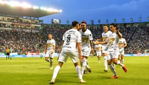 Pumas festeja triunfo frente a León en la J8