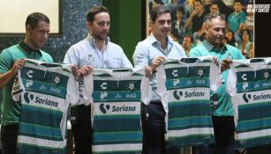 Presentación del jersey conmemorativo de Santos