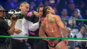 Momento en que le quitan la cabellera a Volador Jr.