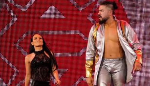 Andrade 'Cien' Almas y Zelina Vega entran al ring