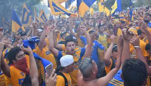 Aficionados de Tigres previo al Clásico Regio